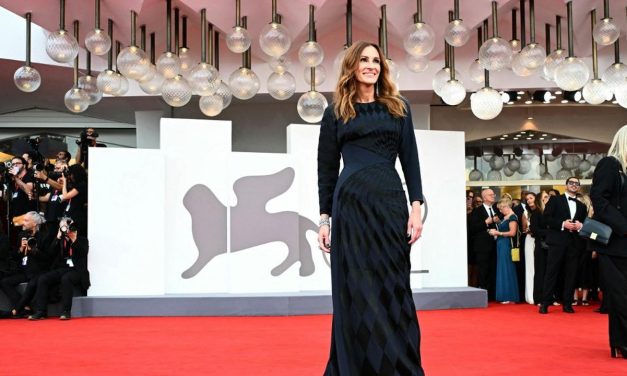 Julia Roberts Mencapai Puncak Ketenaran Yang Spektakuler