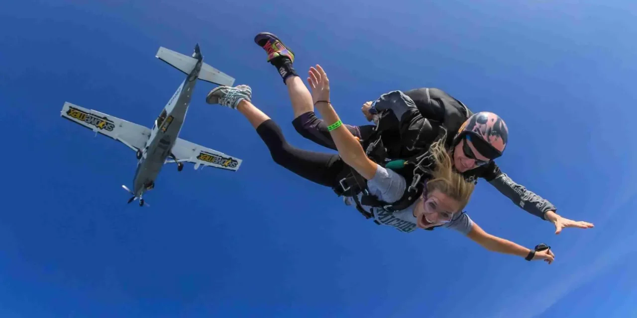 Olahraga Skydiving Hadirkan Persiapan Meluncur Dari Ketinggian