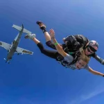 Olahraga Skydiving Hadirkan Persiapan Meluncur Dari Ketinggian