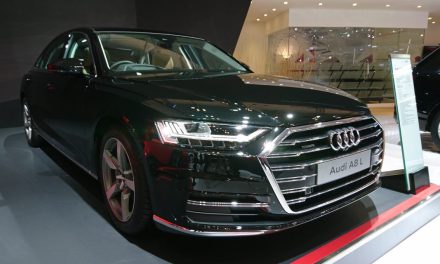 Mobil Audi W12 Di Desain Dengan Menggunakan Mesin 12 Silinder